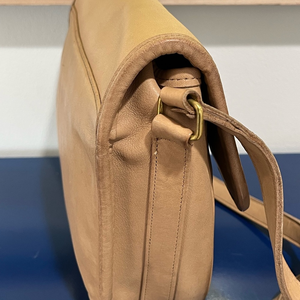 Coach Taupe Tailored Leather Purse Flap Bag #4110 Lightweights Vintage 80s 90s. - Picture 4 of 10